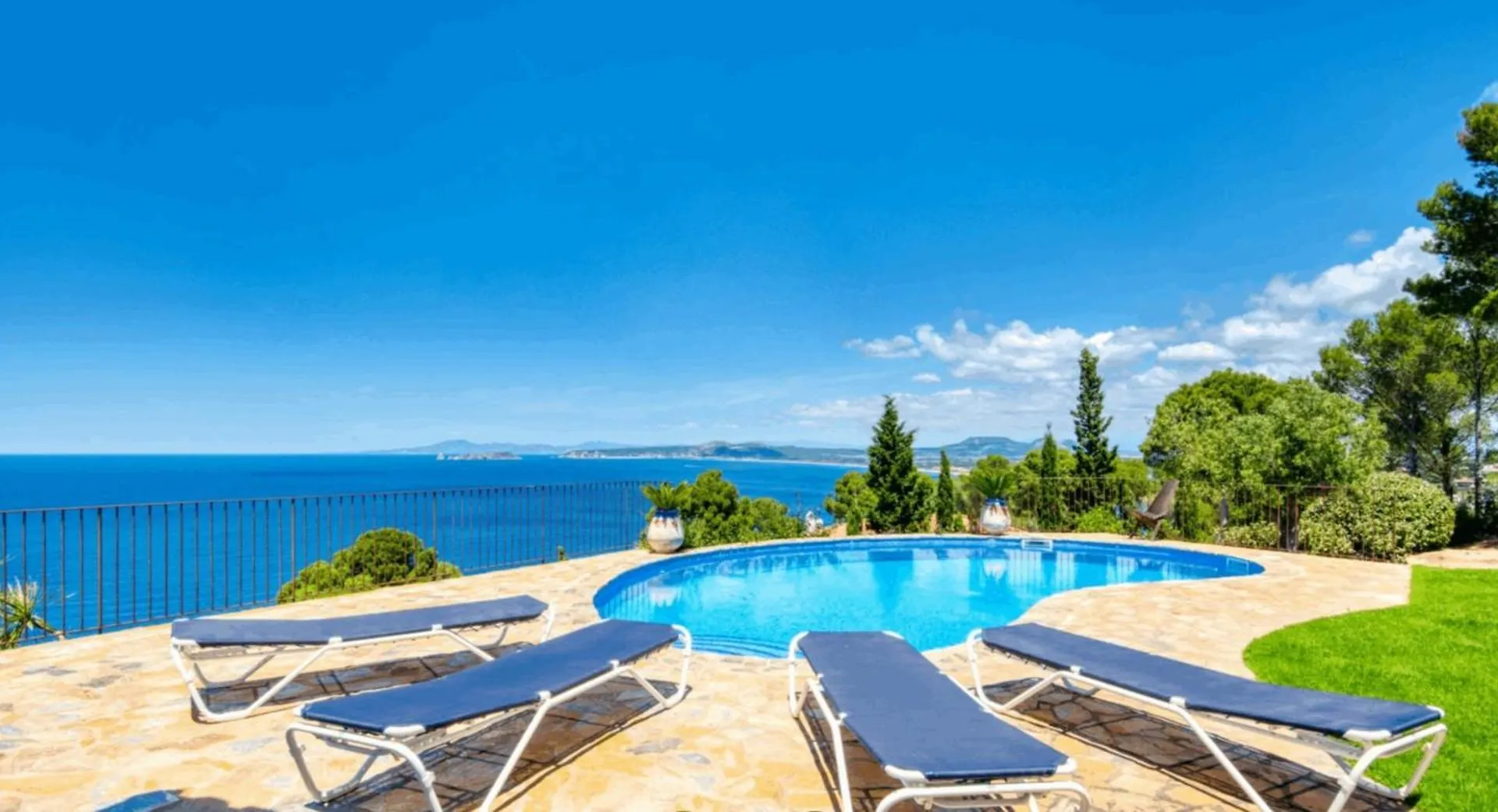 House With Spectacular Sea Views In Begur Otel